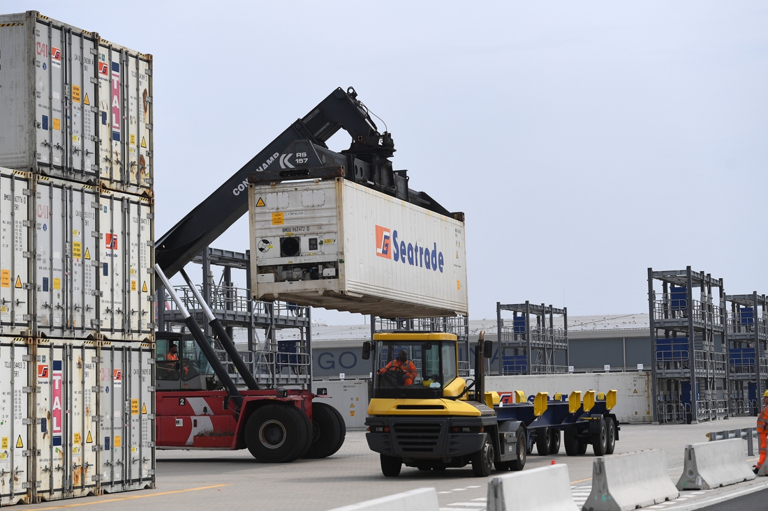 De Brexitkoorts stijgt, evenals het aantal nieuwe Britse klanten voor de Limburgse logistiek - De Li