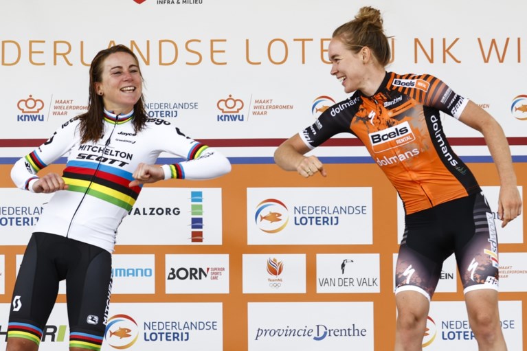 Van der Breggen klopt topfavoriete Van Vleuten en pakt eerste nationale titel op de weg