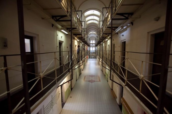 Belgische kunstenaar slaat gevangene dood: ‘Hij moet kortsluiting hebben gehad’