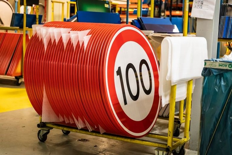Automobilisten houden zich keurig aan nieuwe limiet van 100 km/u op snelwegen