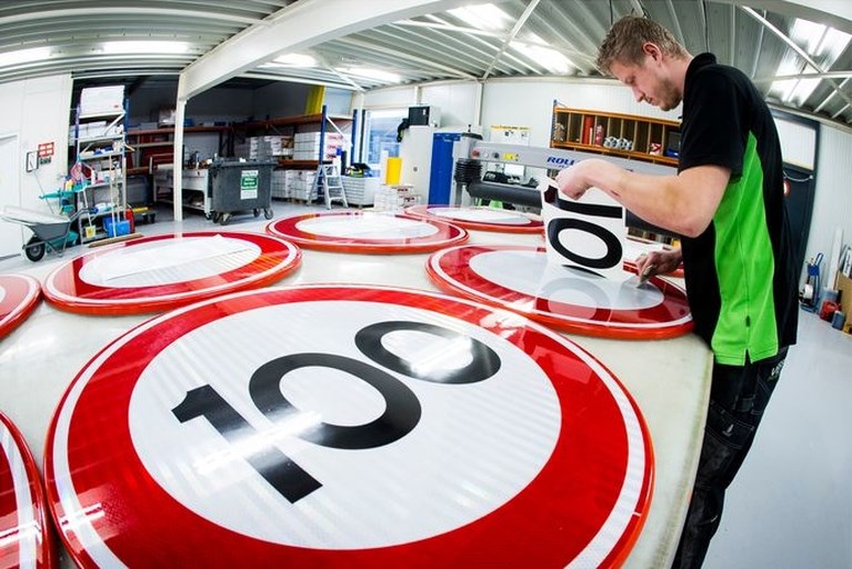 Automobilisten houden zich keurig aan nieuwe limiet van 100 km/u op snelwegen