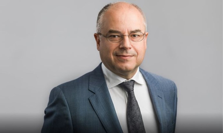 Advocaat: ‘Zet streep door alle coronaboetes na nieuwe foto’s Grapperhaus’