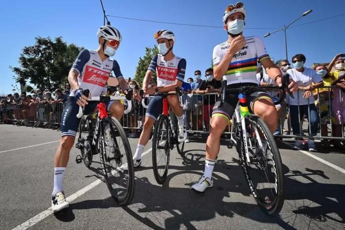 Negatief of positief: peloton wacht nerveus op resultaten van coronatest