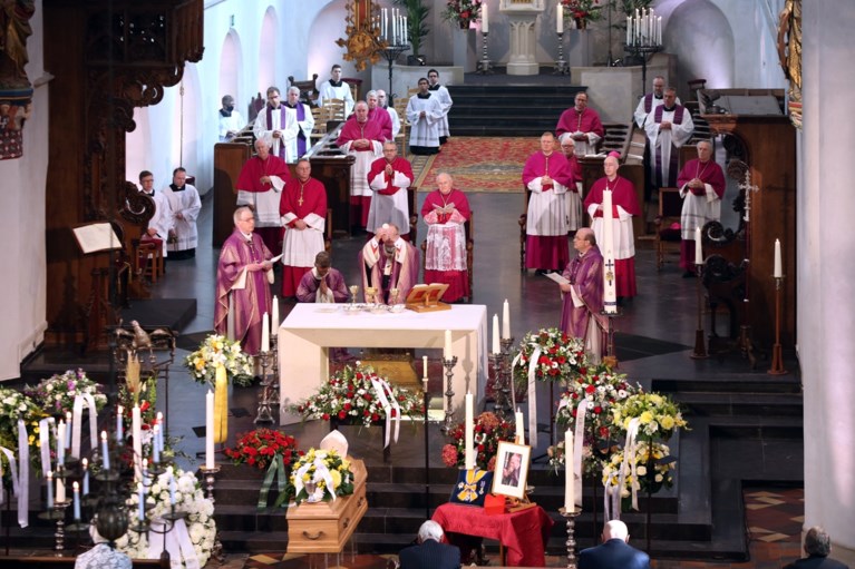 Kardinaal Simonis begraven in Utrecht