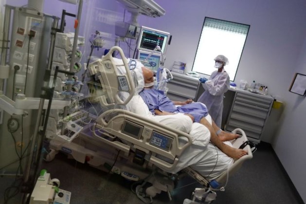 LIVE | Aantal besmettingen gestegen met 1231, proeven met vaccin weer hervat