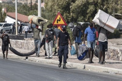Op Lesbos is de chaos compleet: 12.000 mensen op straat, terwijl corona rondwaart
