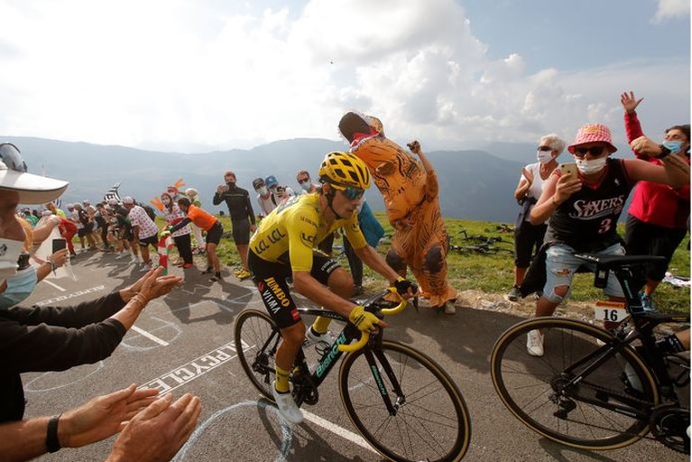 Roglic kraakt Pogacar op steile slotklim, ritzege Ángel López