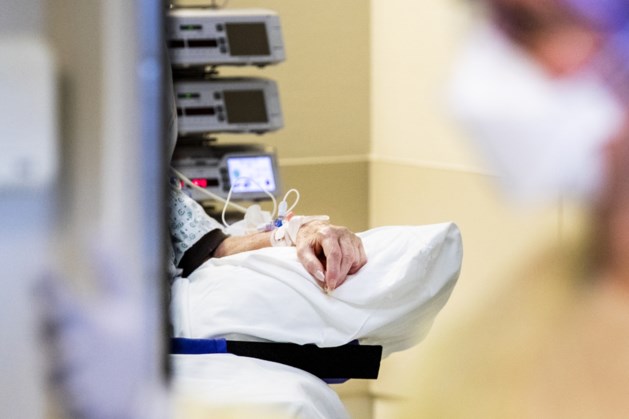 Aantal besmettingen stijgt met ongeveer 2200, meer dan 400 coronapatiënten in het ziekenhuis
