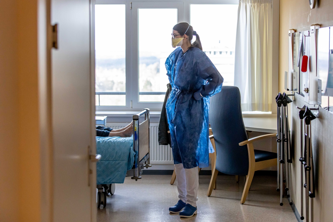 Wie krijgt wel of niet de zorgbonus? Nu de lijst er is, overheerst teleurstelling: 'Onverteerbaar' -