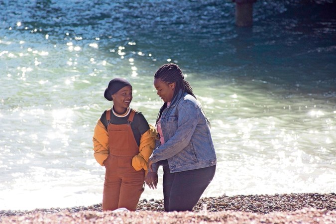 Filmrecensie ‘Rocks’: moeizaam laveren tussen sisterhood en sociale dienst