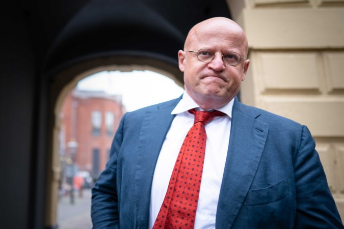 Commentaar: Ook bij niet-complotdenkers begint er iets te knagen nu ook fout Grapperhaus uit strafblad wordt gegumd