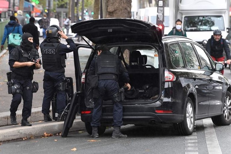 Gewonden door steekpartij bij voormalig kantoor Charlie Hebdo, terreuronderzoek geopend