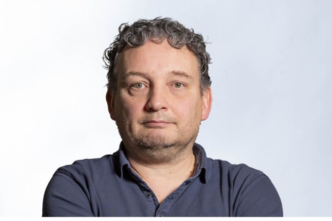 Column: ‘Zolang er voetbalfans zijn die Willem Engel serieuzer nemen dan Jaap van Dissel, is het een utopie dat ze zich houden aan coronaregels’