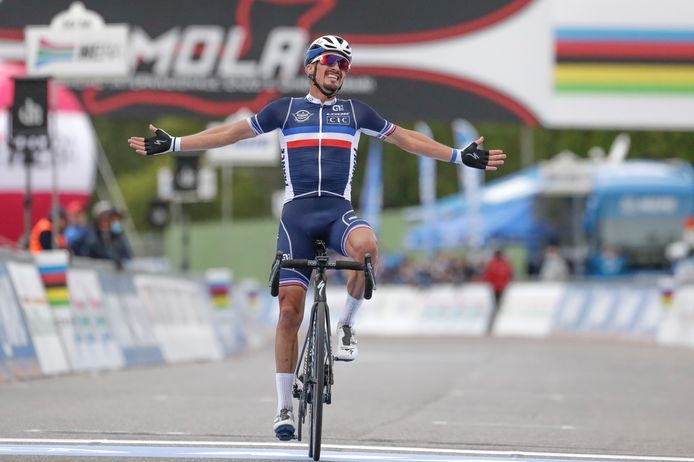 Alaphilippe soleert in Imola naar regenboogtrui, zilver ...