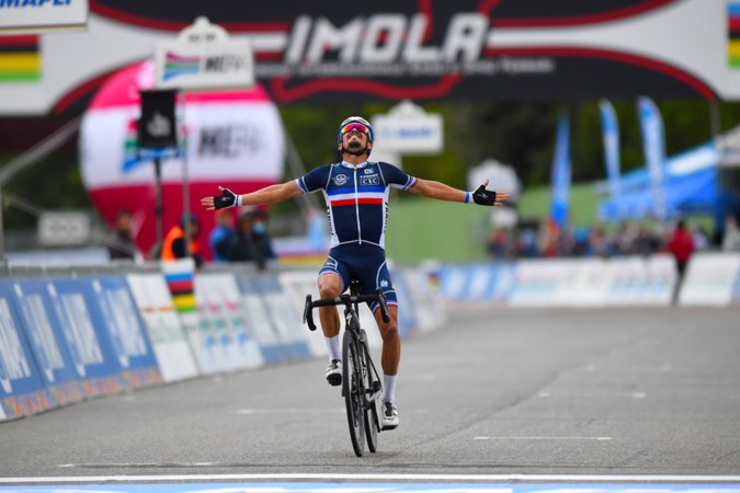 ‘Ook met hulp van Roglic had Van Aert nooit Alaphilippe kunnen verslaan’