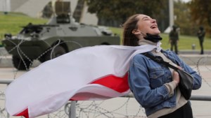 Freelancejournaliste Nasta Zacharevich werd opgepakt bij het vrouwenprotest in Wit-Rusland: ‘Ze stopten me dertig uur in een kooi, zonder eten’