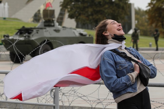 Freelancejournaliste Nasta Zacharevich werd opgepakt bij het vrouwenprotest in Wit-Rusland: ‘Ze stopten me dertig uur in een kooi, zonder eten’