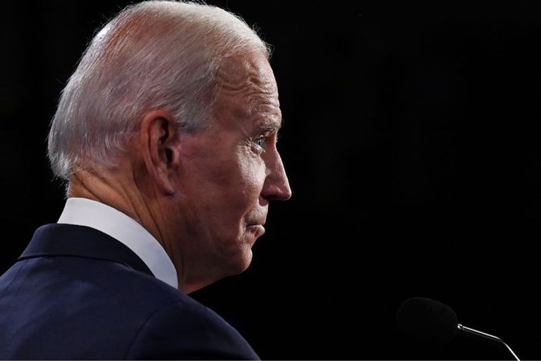 ‘Stop alsjeblieft, stop, STOP!’ Eerste debat Trump en Biden ontspoort