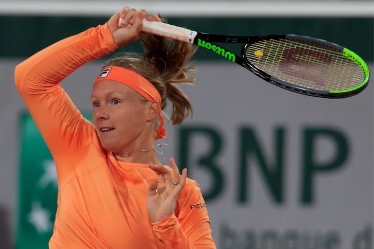 ‘Herstellende’ Bertens overtuigend naar vierde ronde in Parijs