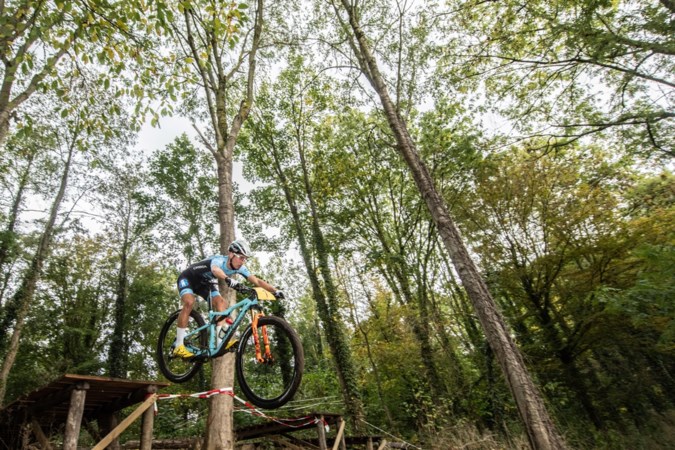 Milan Vader is plots medefavoriet op WK mountainbike: ‘Winst is mogelijk als ik het hoofd koel kan houden’