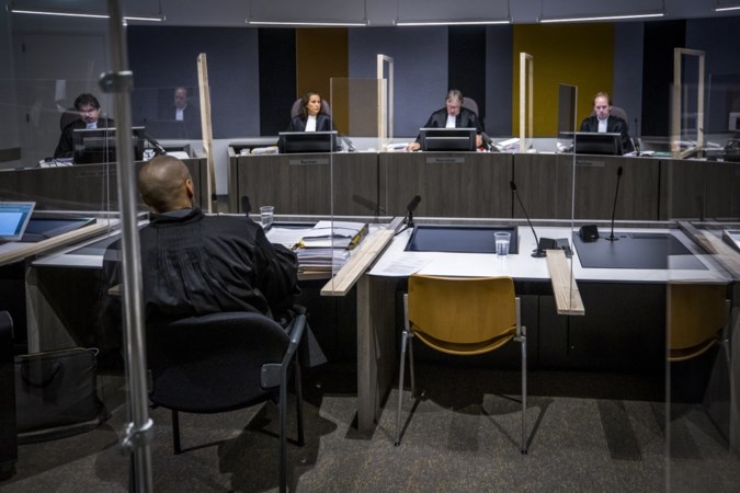 ‘De nabestaande hoort niet op de stoel van de officier’