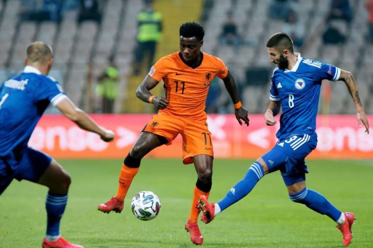 Oranje stelt ook teleur in tweede interland onder De Boer met doelpuntloos gelijkspel in Bosnië