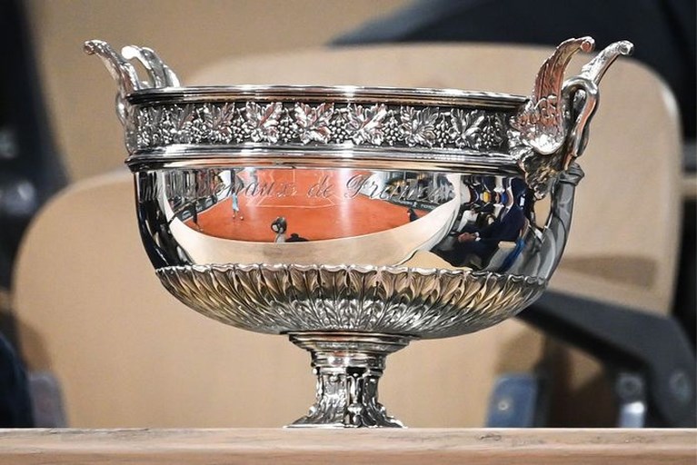 Nadal schrijft historie na oppermachtige zege op Djokovic in finale Roland Garros