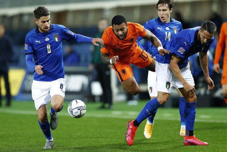 Oranje en De Boer hebben weer blosje op de wangen na remise in Italië