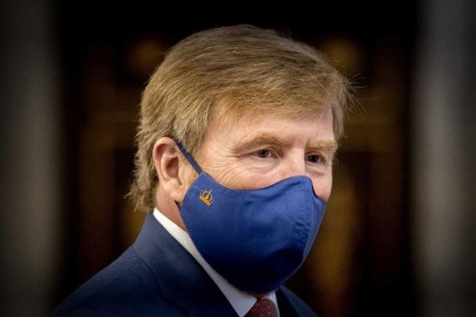 Het wemelt van goedbetaalde adviseurs bij de koning, maar tegen zijn nukken lijkt geen kruid gewassen