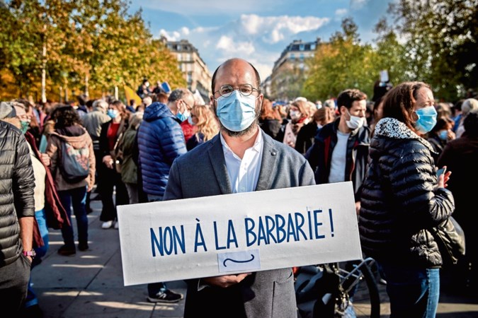 Frankrijk verklaart oorlog aan het extremisme na moord op leraar