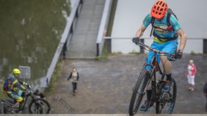 Filmfestival daagt fietsers uit om alle 508 treden van Wilhelminaberg op te gaan