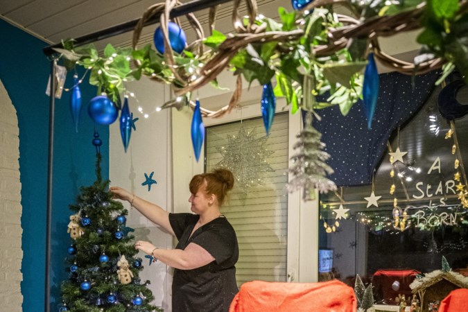 Extra vroeg de kerstboom optuigen als troost in deze barre tijd: ‘Even iets anders dan die stomme coronamaatregelen’
