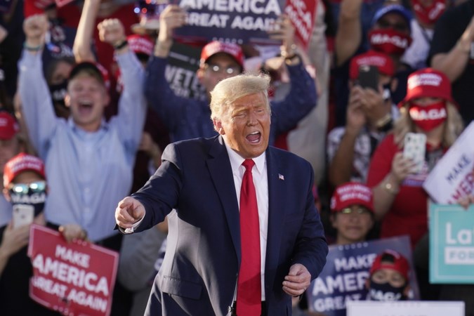 Neil Young, the Rolling Stones, Adele en vele anderen zijn boos dat de president hun muziek misbruikt, maar Trump blijft gewoon zijn plaatjes draaien