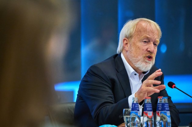 TERUGLEZEN | Van Dissel: Door extra ingrepen is onacceptabele piek op IC sowieso voorkomen