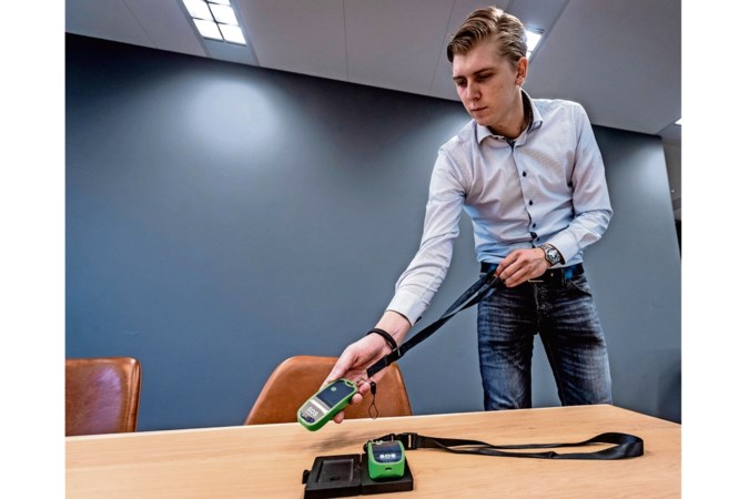 Piepende en knipperende sensor helpt afstand houden: ‘Anderhalve meter is meer dan je denkt’