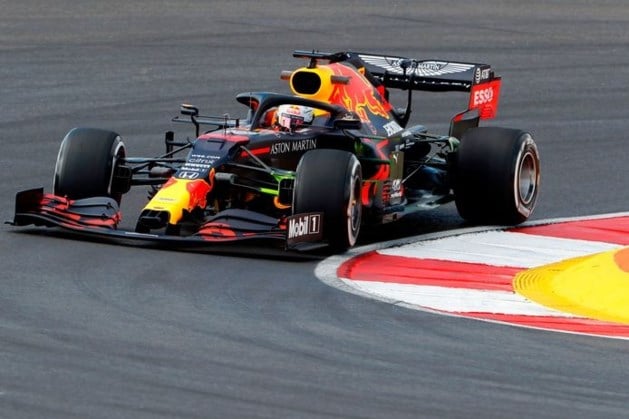 Verstappen begint met derde tijd op griploos Portimão - De ...
