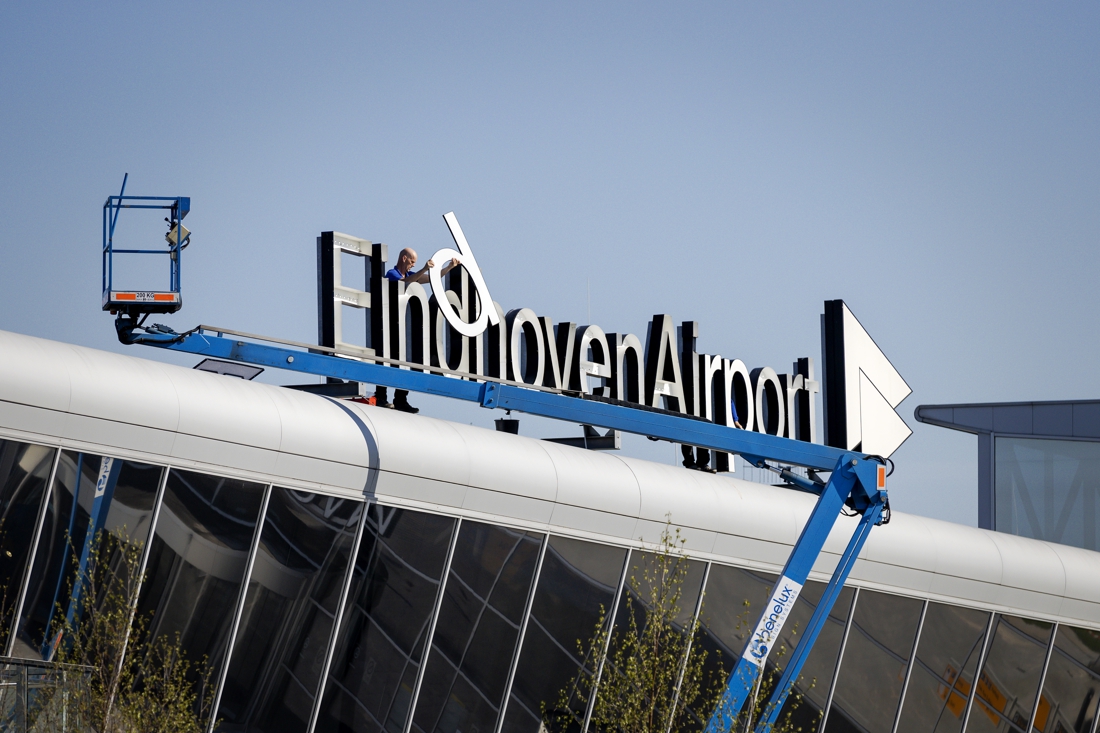 Vliegverkeer Eindhoven Airport Weer Op Gang Na Mist - De Limburger