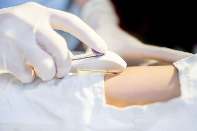 Expertgroep: ‘Geef vrouwen die ongeschikt zijn als moeder gedwongen anticonceptie’
