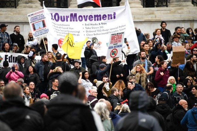 Europa gaat op slot: stilstaan van sociale leven roept steeds meer weerstand op