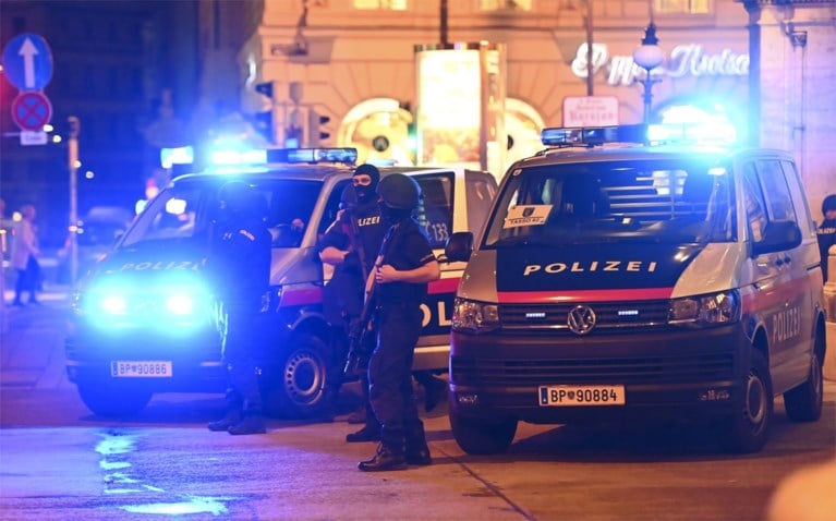 Doodgeschoten dader aanslag Wenen eerder veroordeeld, vijfde slachtoffer overleden