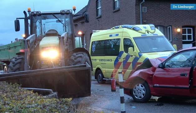 Automobilist overleden na botsing met tractor in Vlodrop
