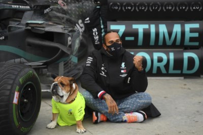 Lewis Hamilton zet kroon op werk met galavoorstelling