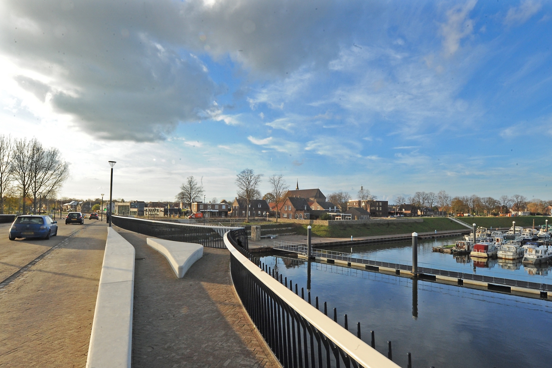 Vernieuwd centrum van Wanssum is weer open voor verkeer - De Limburger
