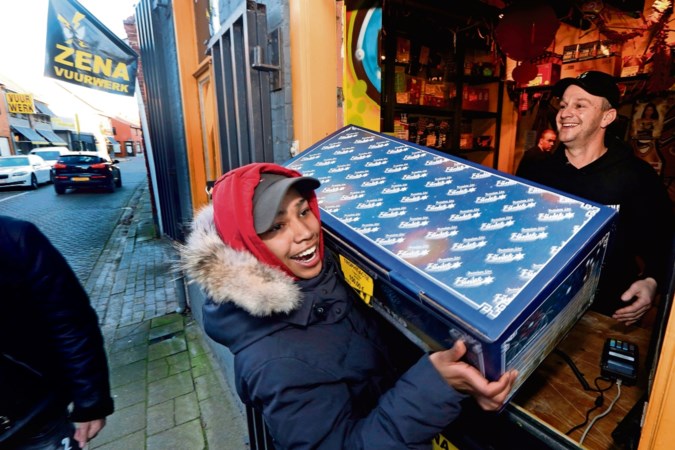 Noodkreet van burgemeesters: verbied bezit van vuurwerk, want Nederlanders kopen net over de grens grote pakketten