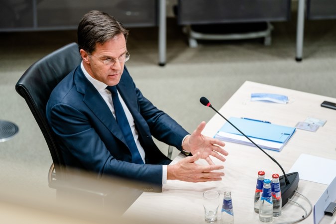 Misstanden bij de fiscus: Rutte zag hoe de bal het ravijn inrolde en niemand iets deed