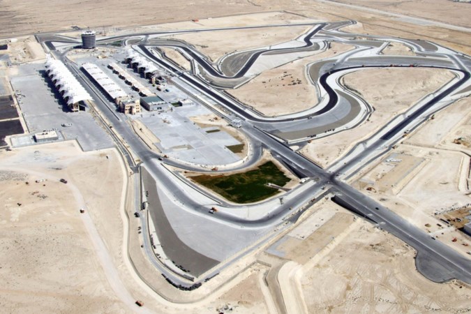 De allereerste GP in het Midden-Oosten in 2004: ineens domineerden snelle Formule 1-bolides in plaats van kamelen