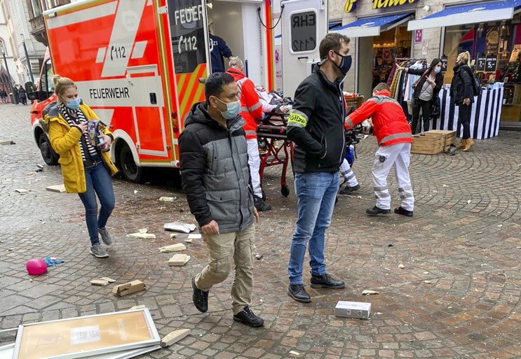 Dronken SUV-bestuurder raast door Trier: 5 doden onder wie baby en 14 gewonden