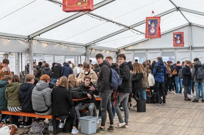 Scholen worstelen met corona-besmettingen: ‘Leraren voelen zich kanonnenvoer’
