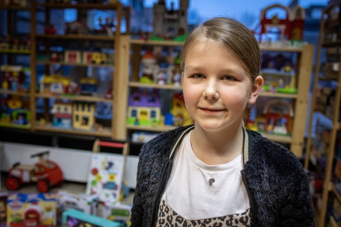 Meisje van 9 jaar maakt Speelgoedbank blij met 40 cadeaus