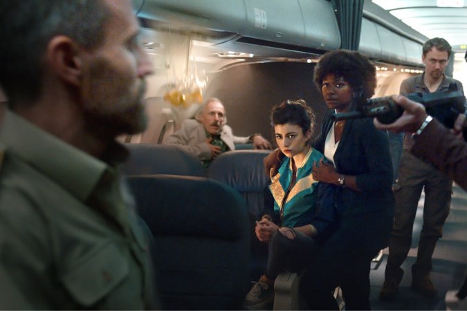 Recensie Netflix-serie ‘Into the Night’: als de zon met dodelijke stralen de mensheid dreigt uit te roeien